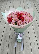 Букет цветов из:  Альстромерии в Приволжье