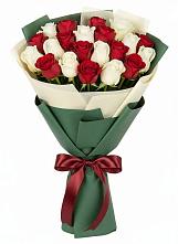 Букет Микс из красных и белых роз в Приволжье