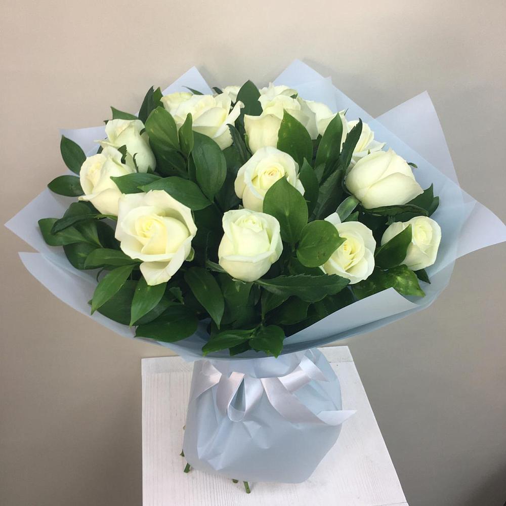 Букет 15 Белых роз Проуд в Приволжье