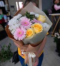 Букет цветов из:  Герберы, Розы и Хризантемы в Приволжье