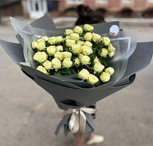 Букет Белые кустовые розы Солинеро в Приволжье