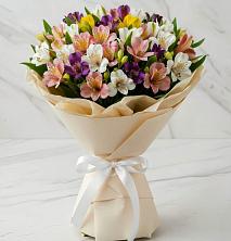Букет цветов из:  Альстромерии в Приволжье