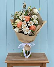 Букет цветов из:  Альстромерии, Лизиантусы, Розы и Хризантемы #REPLACE_PRED# Приволжье