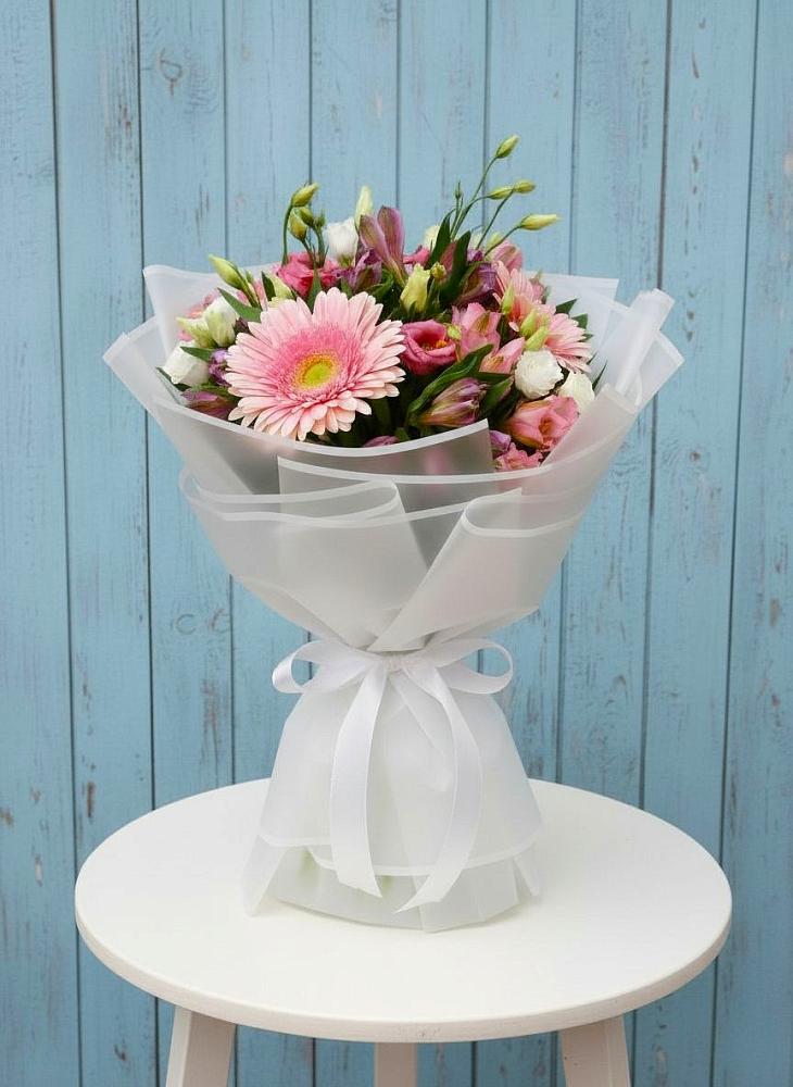 Букет цветов из: Герберы, Альстромерии и Лизиантусы в Приволжье