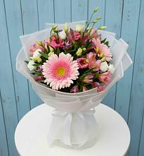 Букет цветов из:  Герберы, Альстромерии и Лизиантусы в Приволжье